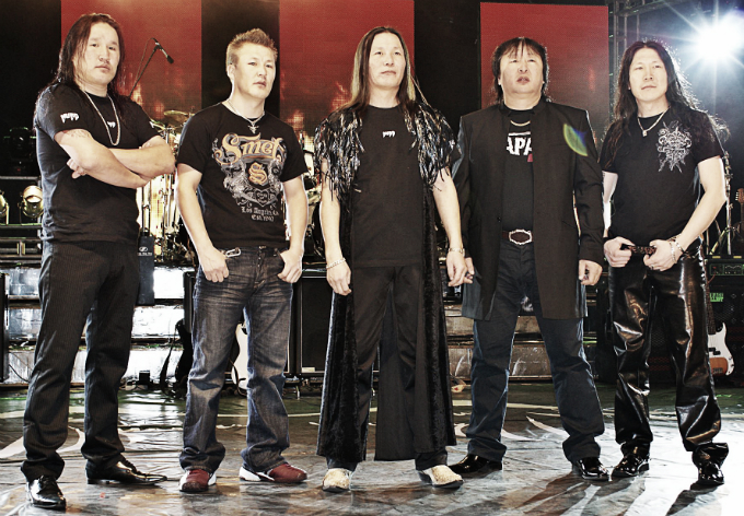 “Хурд” хамтлаг бүсгүйчүүддээ хоёр тоглолтоороо бэлэг барина